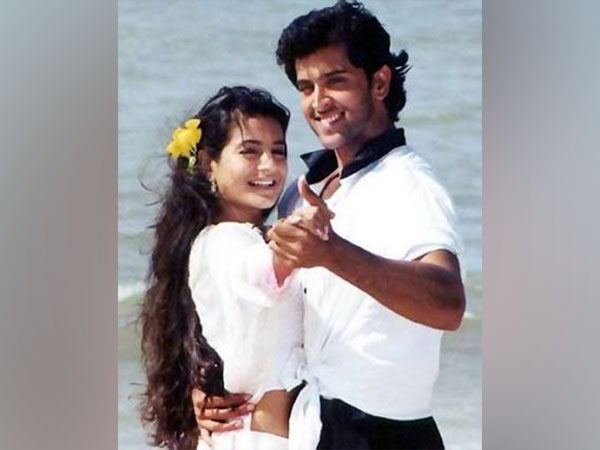 Ameesha Patel shares throwback picture with Hrithik Roshan