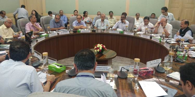 Finance Ministry holds meeting with heads of CPSEs, FAs of Ministries 