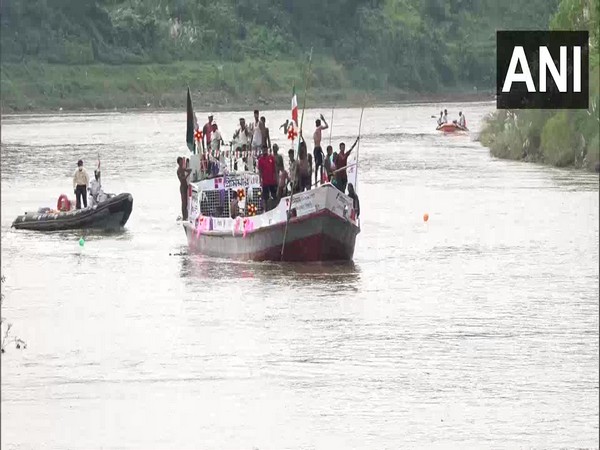 First export consignment vessel reaches Tripura from Bangladesh through inland waterways