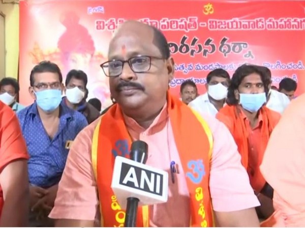 VHP protests against prohibition on Ganesh pandals, immersion processions in Andhra