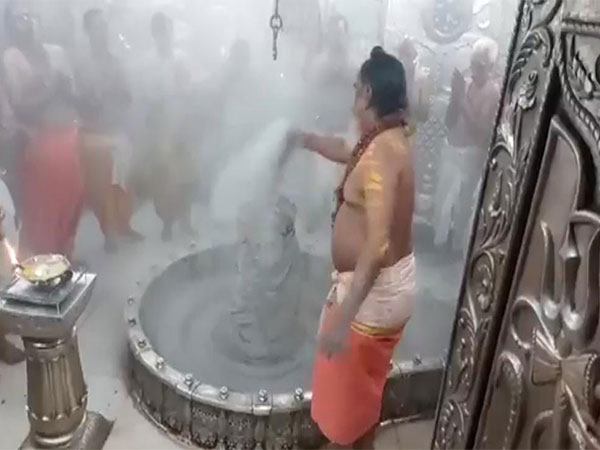 Devotees Flock to Mahakaleshwar Temple for Hartalika Teej Celebrations