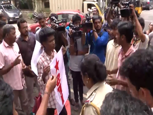 DYFI and SFI Protest 'Spiritual Awakening' Classes in Chennai School