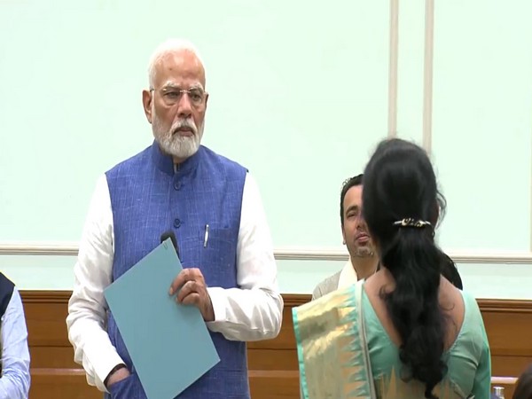 PM Modi Highlights Teachers' Role in Shaping Viksit Bharat on National Teachers Awards Day