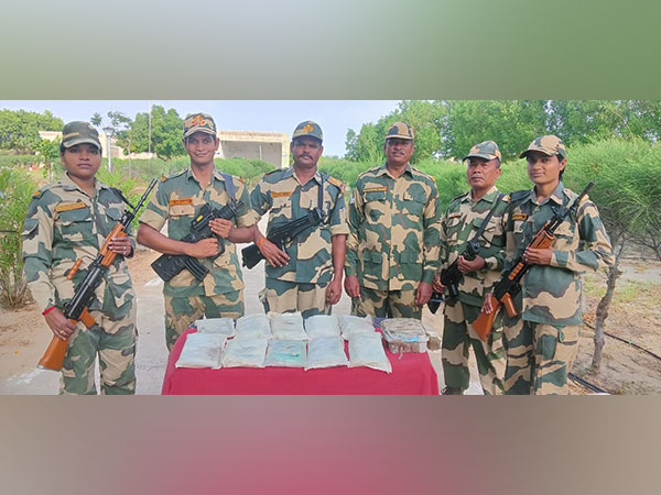 BSF recovers 11 packets of suspected narcotics in Gujarat's Bhuj