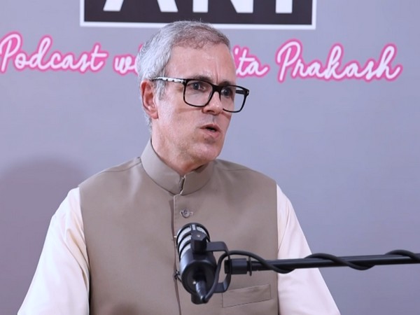 Omar Abdullah Criticizes Mehbooba Mufti Over Electoral Decisions