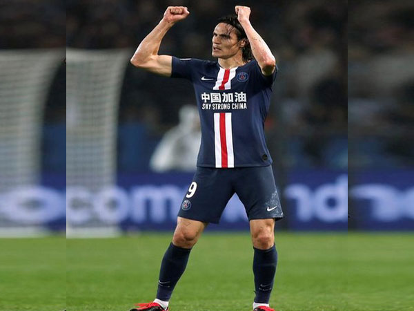 Solskjaer happy to have "ultimate professional" Cavani in Manchester United
