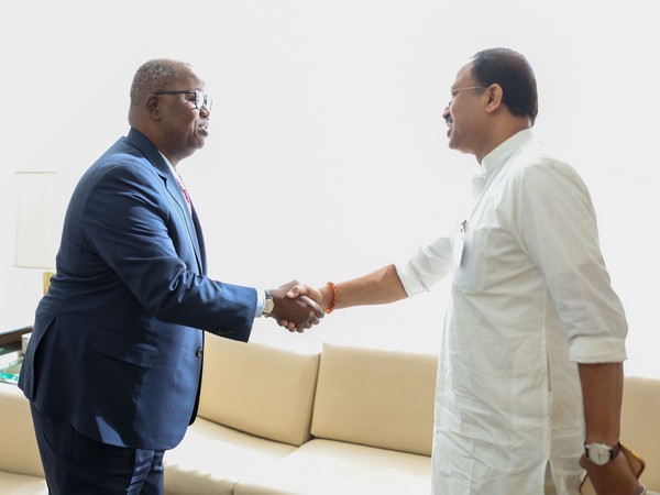 MoS Muraleedharan meets Gabon FM, conveys wishes on UNSC Presidency   