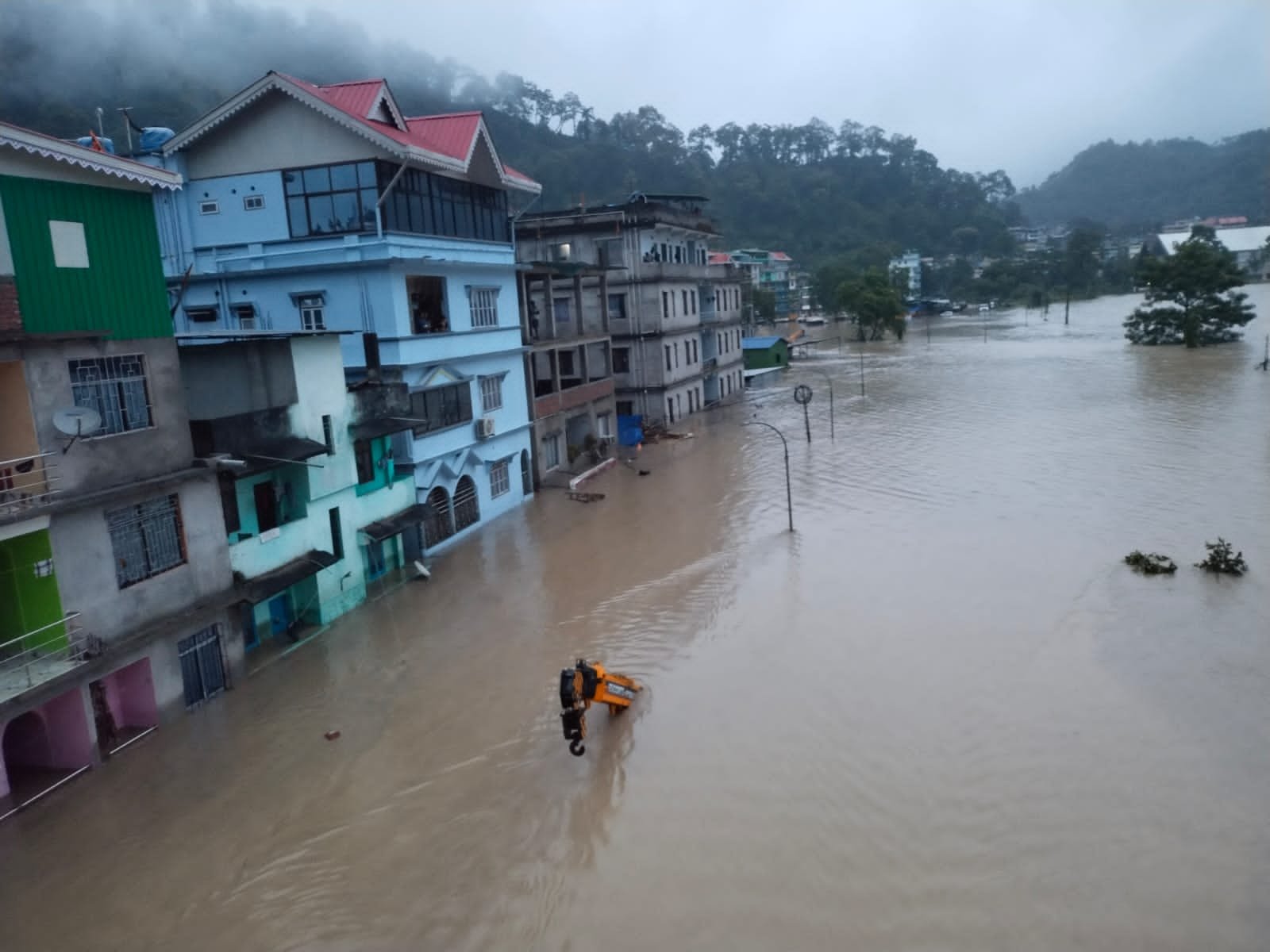 Hundreds still stranded, plants closed in India's flood-hit Chennai