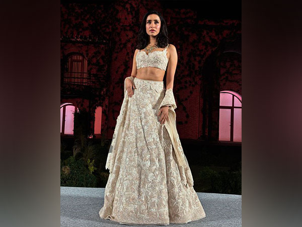 Shraddha Kapoor Dazzles at Mishru's 'Resonance' Collection Unveiling