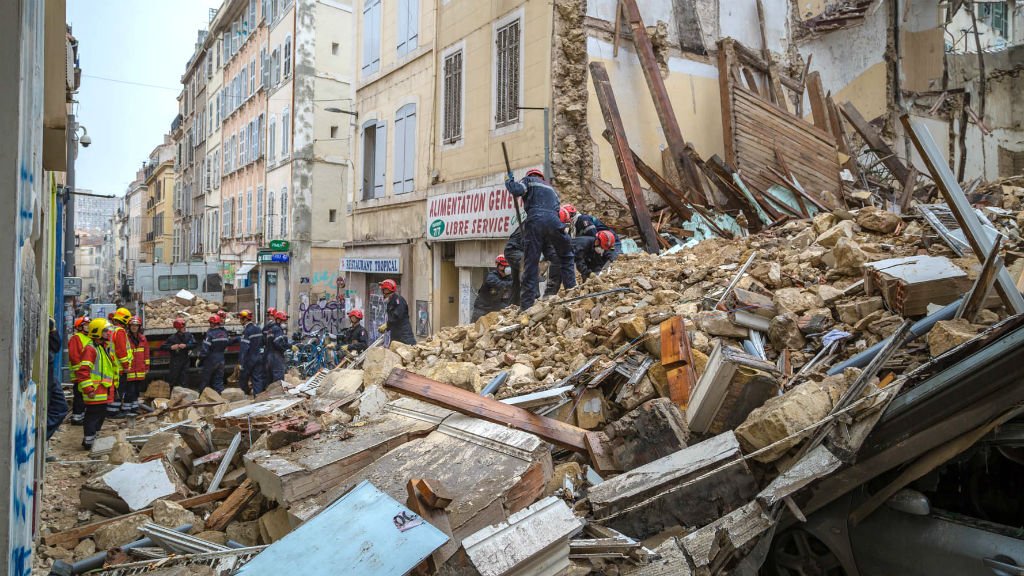 Death toll in France building collapse rises to 5; more feared dead