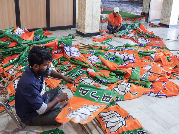 BJP Expels 40 Leaders Amid Seat-Sharing Tensions in Mahayuti Alliance