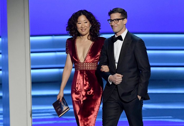 UPDATE 1-Sandra Oh, Andy Samberg to co-host 2019 Golden Globe Awards