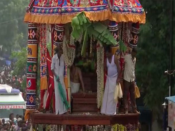 Karthigai Deepam Chariot festival held in Madurai