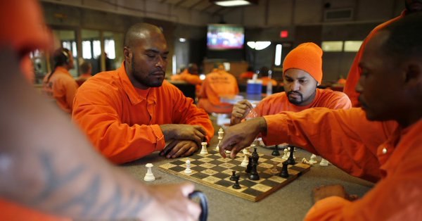 Unpaid guards forced to serve 'gifts' to prisoners during US govt shutdown