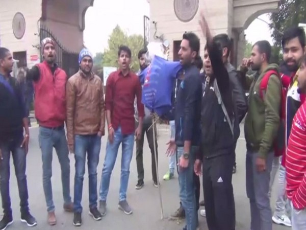 ABVP, left-wing students in Rohtak trade blames over JNU violence