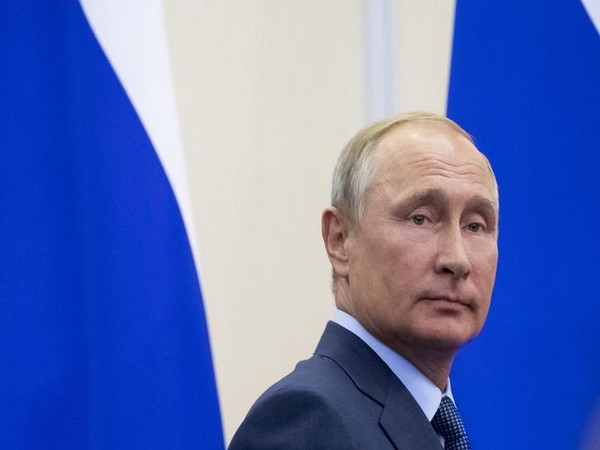 Despite shake-up, Putin rejects idea of Soviet-style leaders for life