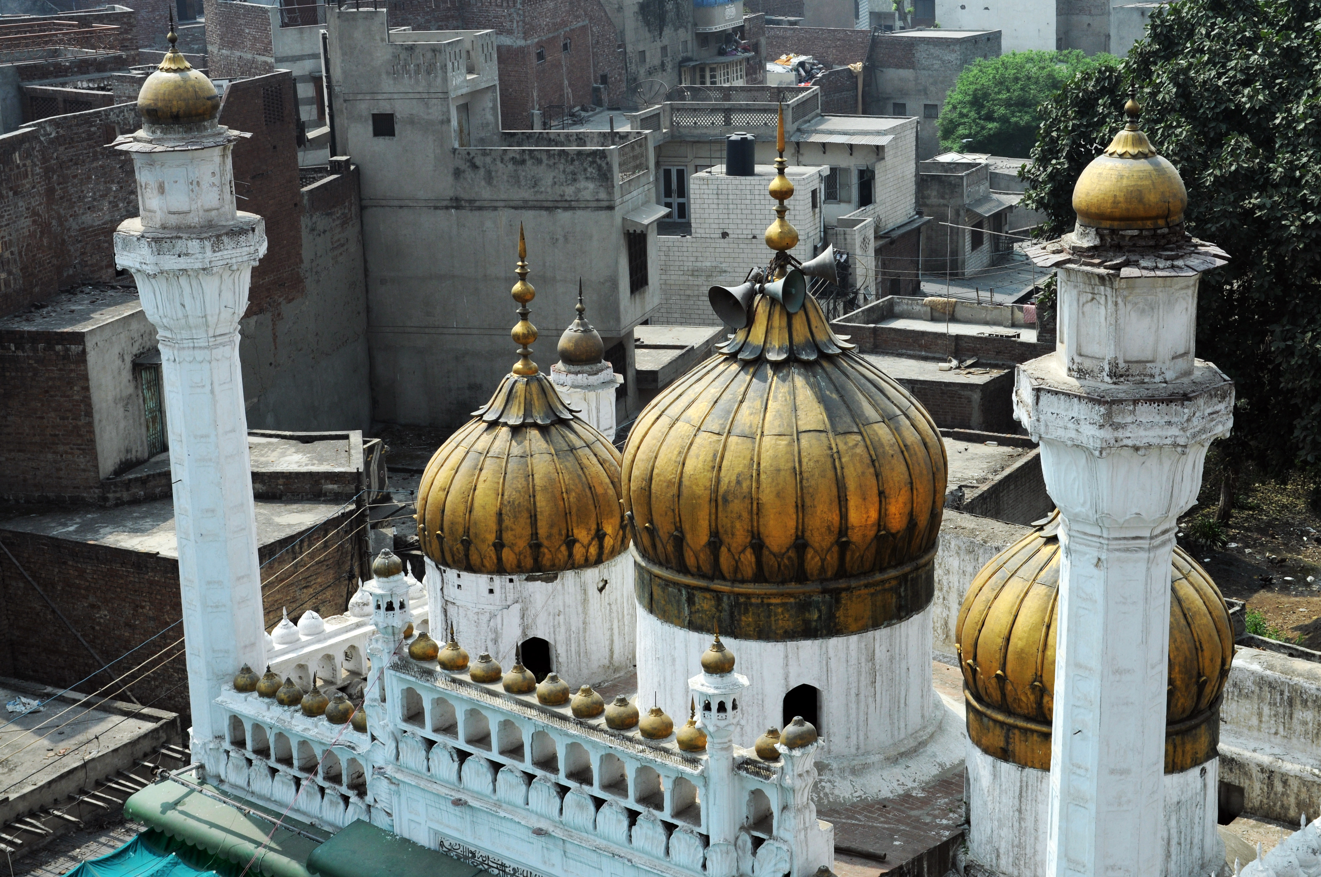 Now female worshippers can pray at Pakistan's famous Sunehri Masjid