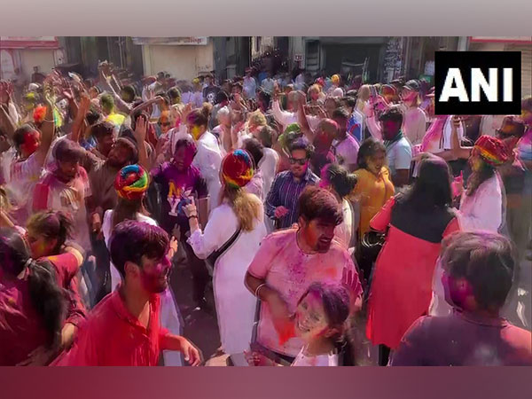 Rajasthan: Holi celebrations at its peak in Jaipur after a grey Covid period  | Headlines