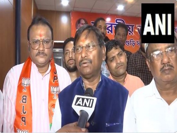 Union Minister Arjun Munda condemns attack on BJP Hooghly candidate Locket Chatterjee's vehicle 