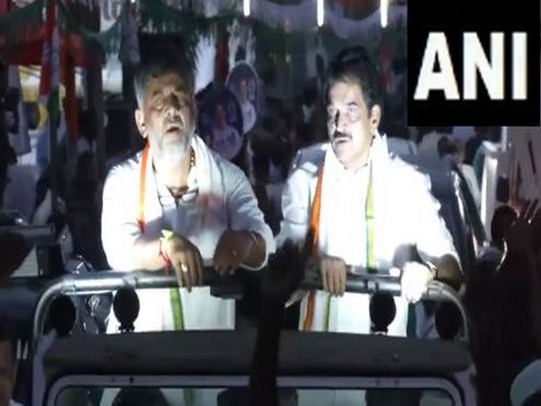 Kerala: Congress leaders DK Shivakumar, KC Venugopal hold roadshow in Alappuzha