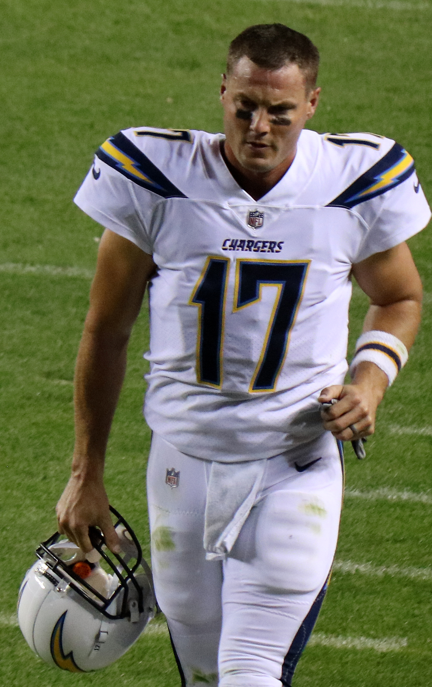 Rivers, Chargers roll over winless Dolphins