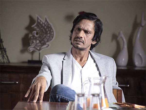  Vijay Raaz gets candid about his role in 'Murder in Mahim', says "characters lie in the scripts but..."