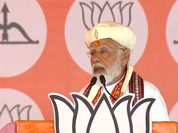 Congress giving clean chit to Pakistan, taking the side of Kasab: PM Modi in Maharashtra