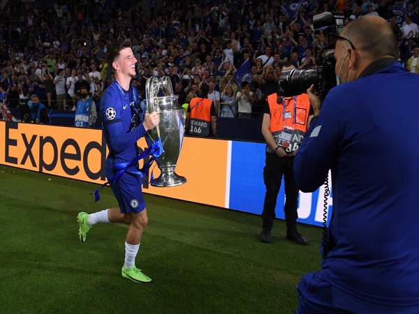 Chelsea captaincy gives me confidence, says Mason Mount after winning Blues' POTY award