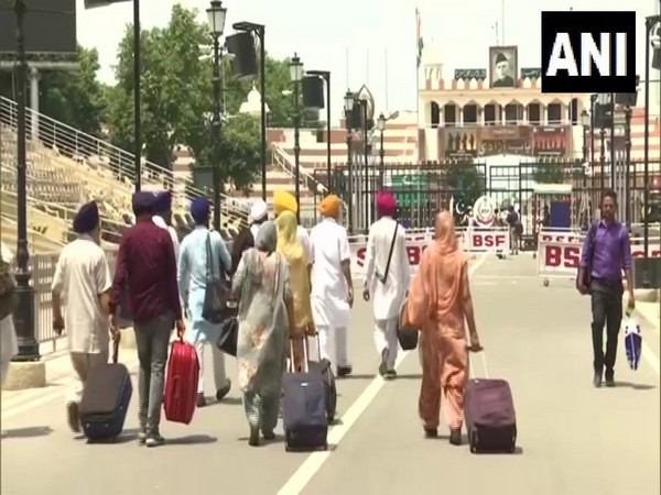 450 Sikh pilgrims arrive in Pakistan to observe death anniversary of Maharaja Ranjit Singh