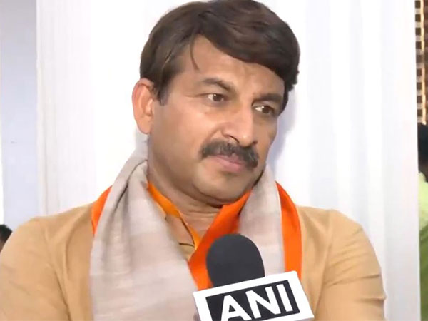 Manoj Tiwari Slams AAP over Delhi Hospital Cost Escalation Row