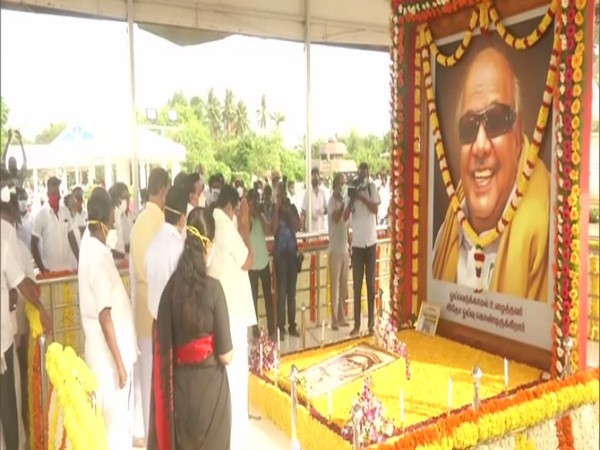 DMK chief, party members pay tribute to M Karunanidhi on 2nd death anniversary
