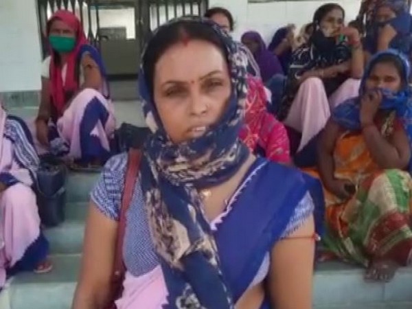Bihar: ASHA workers protest demanding payment of dues, salary hike