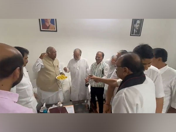 Congress leaders celebrate Rahul Gandhi's Lok Sabha membership restoration