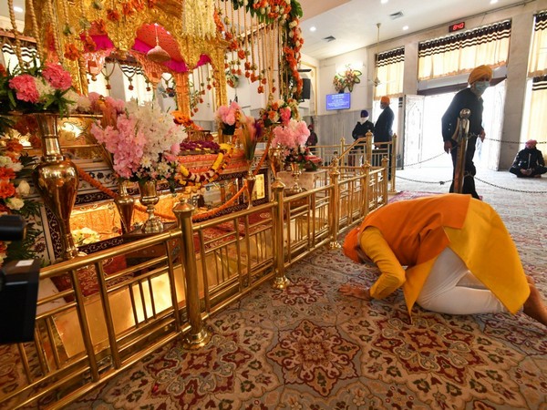 M Modi extends greetings on Parkash Purab of Guru Granth Sahib