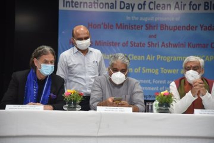 Bhupender Yadav inaugurates India's first functional smog tower at Anand Vihar