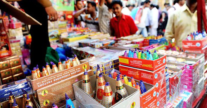 Police seizes illegal firecrackers worth Rs 15 lakh