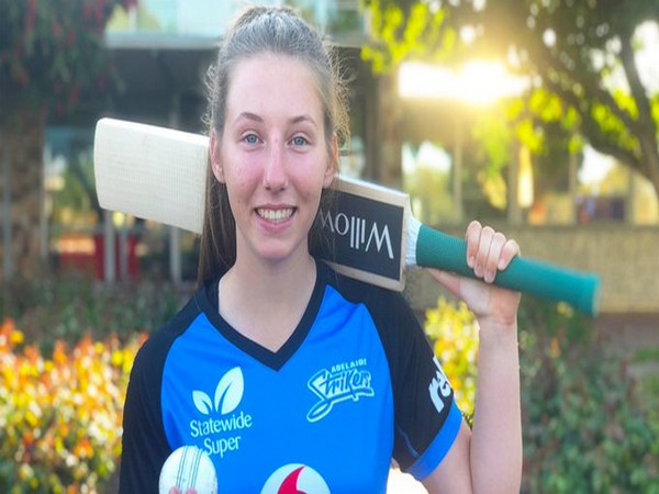Adelaide Strikers sign 16-year-old Darcie Brown for WBBL