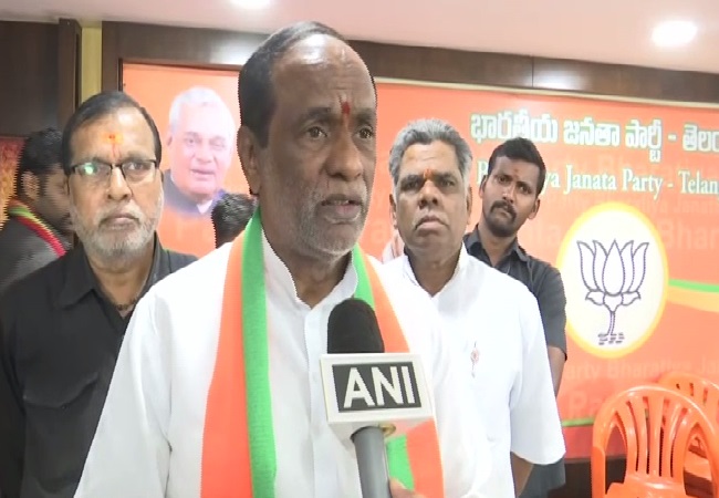 Telangana BJP chief hits out at KCR govt for sacking TSRTC employees