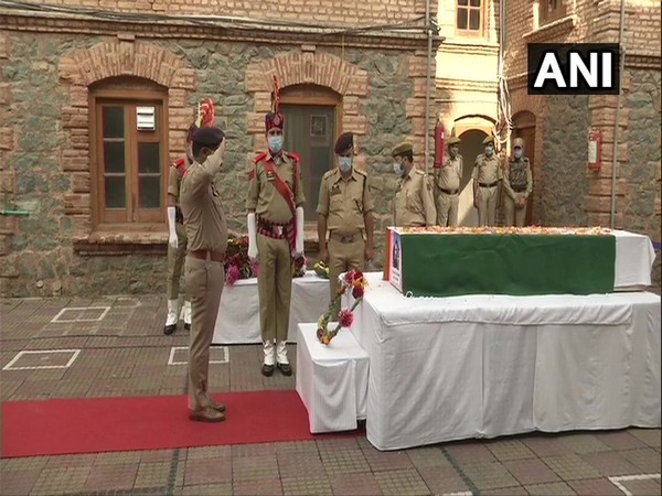 J-K: Wreath laying ceremony held for PSO killed in terrorist attack on BJP worker