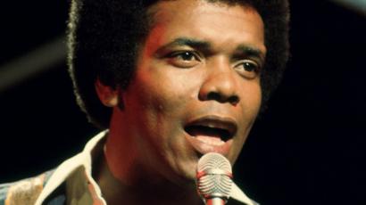 People News Roundup: Singer Johnny Nash dead at 80; Egyptian artist crafts pictures with salt and more
