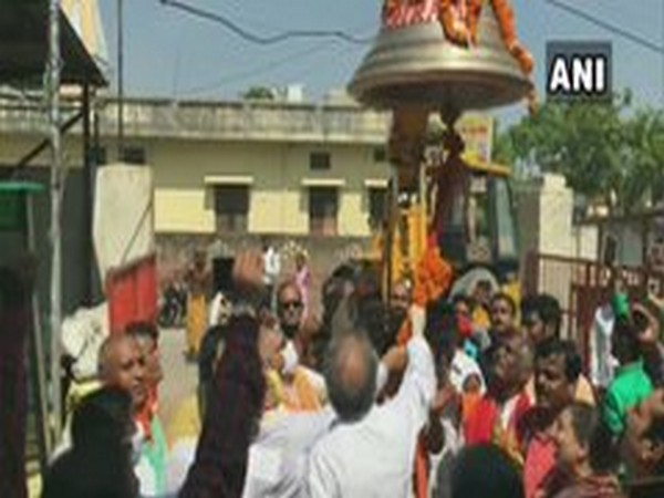 4.1-feet bell for Ram temple reaches Ayodhya from Tamil Nadu  