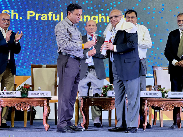 Praful Sanghrajka (Technofire) honoured with the Lifetime Achievement Award by the Institute of Fire Engineers (India) 