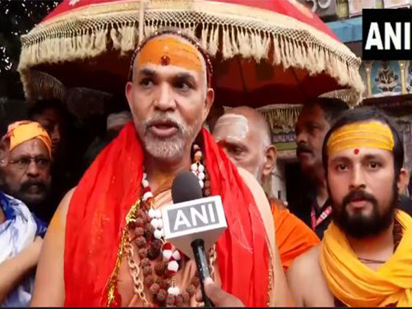 Shankaracharya Praises Modi's Discipline at Varanasi Event