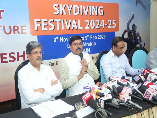 Thrill Seekers Alert: Ujjain's Fourth Skydiving Festival Takes Flight!