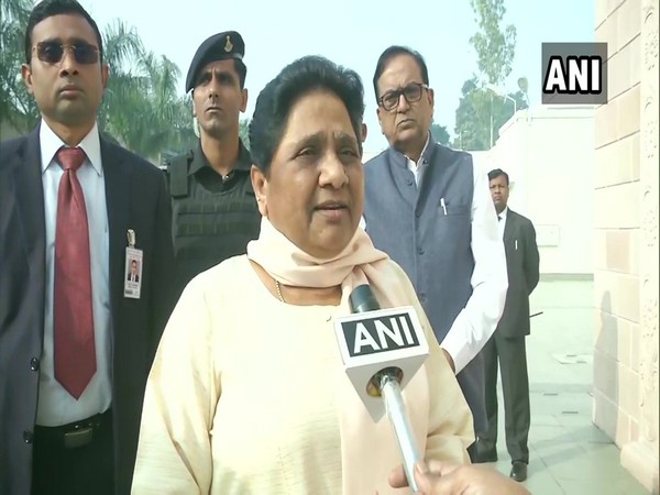Mayawati targets Yogi over Unnao rape victim death, calls for time bound action