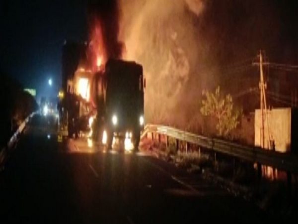 Oil tanker and container lorry caught fire in Telangana's Wanaparthy, lookout for the drivers underway