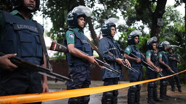 Tear gas, rubber bullets as Bangladesh garment workers strike
