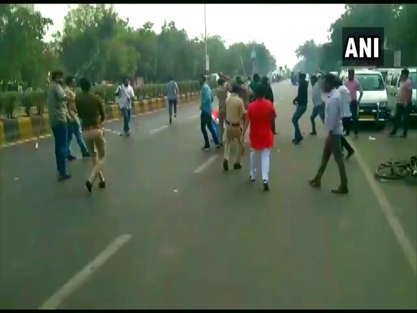 FIR against ABVP, NSUI  members in Ahmedabad clash 