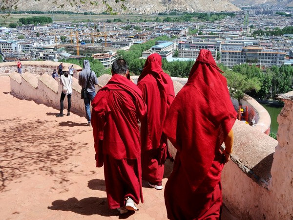 Chinese officials arrest Tibetan monks for sharing information of Buddha statue destruction