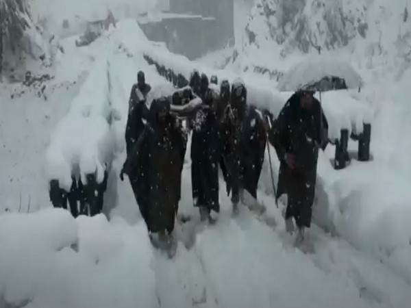 Army helps pregnant woman reach hospital amid heavy snowfall in J-K